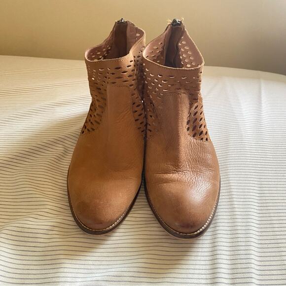 Anthropologie Seychelles Waypoint Tan Booties perforated laser size 8 leather - Picture 6 of 8